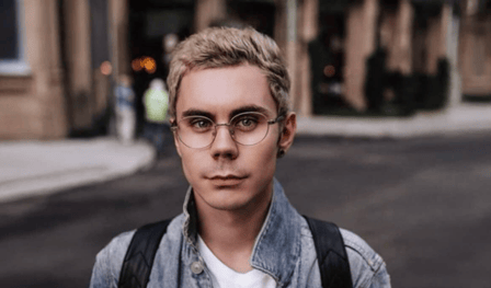 Smart Man with Glasses: Develop the YouTuber City